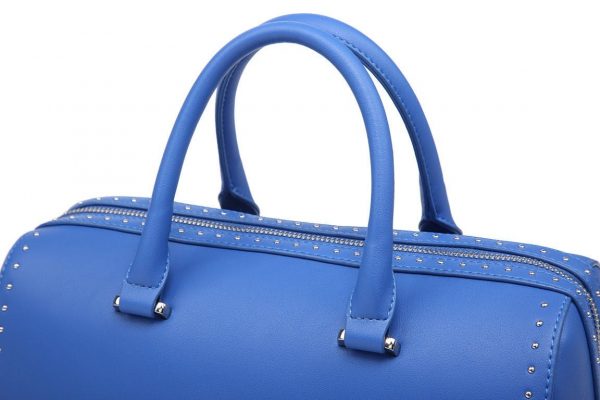 zoom avant d'un sac à main bleu, accessoires de mode pour femmes à Lyon.Bijoux, montres, écharpes...