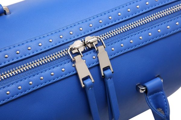 zoom vue du dessus d'un sac à main bleu, accessoires de mode pour femmes à Lyon.Bijoux, montres, écharpes...
